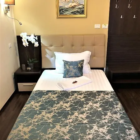 Kalman Hotel *